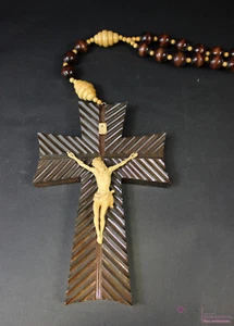 Holzkruzifix mit Jesus - 30 cm, mit großen Rosenkranz-Kugeln, gebraucht - Bild 1 von 7