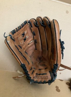 NICE, MIZUNO FAST PITCH SOFTBALL GLOVE. R -throw. - Image 1 of 4