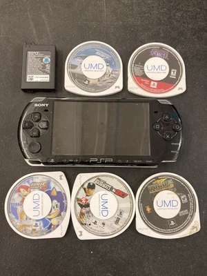 Pacote de console Sony PSP-3001 preto *inclui bateria e 5 jogos* videogames - Imagem 1 de 4