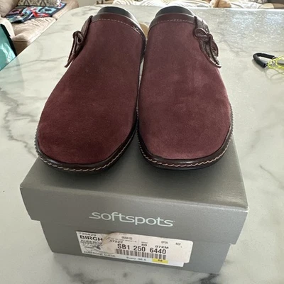 Zueco de gamuza berenjena abedul puntos suaves con motivo de hoja vino 7,5  Foto 1 de 4