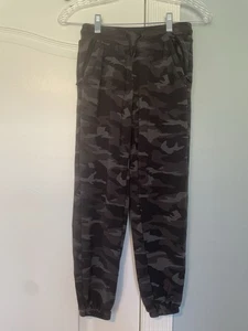 Athleta Mädchen schwarz Camouflage Jogginghose Medium 8-10 - Bild 1 von 5