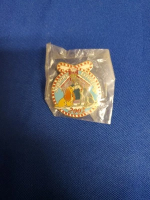 Disney Pin Cast Exclusive Seasons Greetings Christmas 2002 Lady, And The Tramp - Image 1 of 4