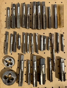 Menge 32 Gewindebohrer & Schneideisen Werkzeuge Maschinist Gewinde Greenfield Karte Butterfleld - Bild 1 von 10