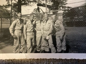 1950's Photo 101st Airborne Paratroopers US Army Group Pose Interracial Uniforms - Picture 1 of 4
