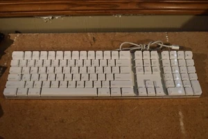 Genuine Apple Mac A1048 White Wired Full Size Keyboard English w/ 2 USB Port Hub - Picture 1 of 20