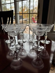 VINTAGE SET AUS SECHS LIBBEY SEKTGLÄSERN MIT GEÄTZTEN GEBÄNDERTEN LINIEN UND BLUMEN - Bild 1 von 9