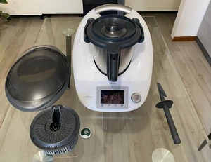 BIMBY TM5 COMPLETO DI ACCESSORI CESTELLO VAROMA BIMBY STICK  RICETTE TM 5 - Foto 1 di 3