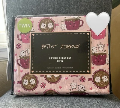 Новый! Полный комплект из 4 простыней Hot Chocolate & Marshmallows Pink Betsey Johnson - Изображение 1 из 4