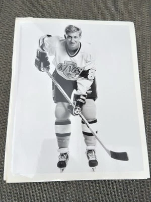 Original 1987 Wayne Gretzky Kings Superb Original Type 1 Photo - Image 1 of 4