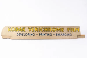 Letrero de madera publicitario tienda cámara Kodak Verichrome vintage 6 x 38 pulgadas - Imagen 1 de 10