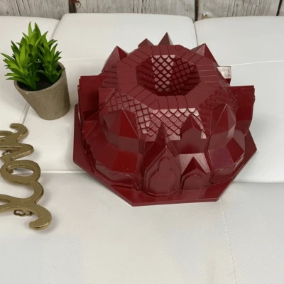 Bandeja para pasteles KitchenAid Victorian House Bundt Foto 1 de 4