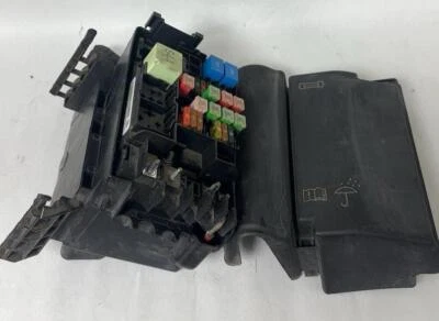 Caja de fusibles motor Volkswagen Passat 2012 2013 2014 2015 2016 2017 2018 y 2019-2022 Foto 1 de 4