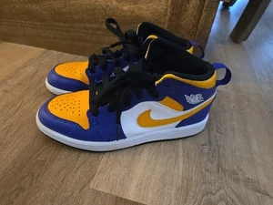 Nike Air Jordan Tennis Shoes Youth Kid’s Size 1 - Picture 1 of 6