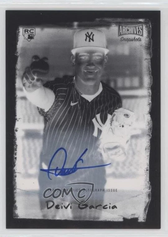 2021 Topps Archives Snapshots Negative Inverse /25 Deivi Garcia Rookie Auto RC - Image 1 of 2