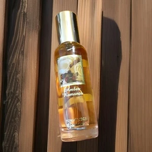 Victoria's Secret Amber Romance Perfume Eau De Toilette .25 OZ Colonia Perfume - Imagen 1 de 2
