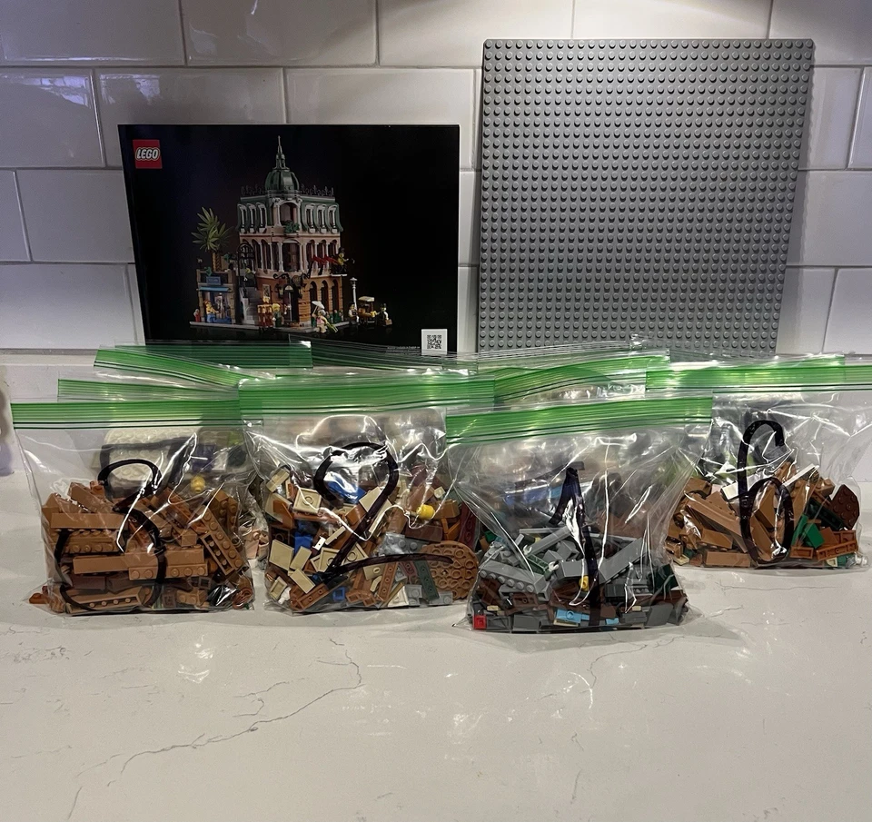 LEGO Icons: Boutique Hotel (10297) - 100% Completo, Bolsas Numeradas + Manual Foto 1 de 4