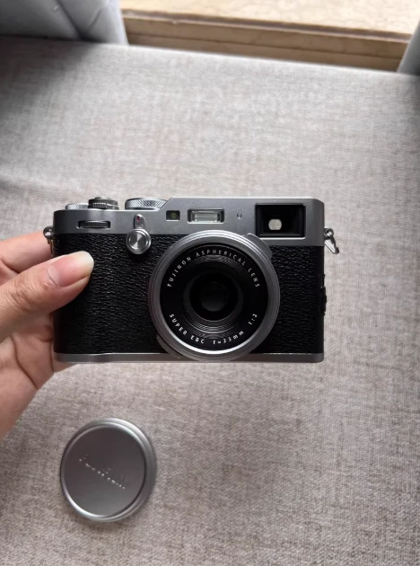 Fujifilm X100F Silver 24.3MP Digital Compact Cam Sleek Build High - Res Photo - Image 1 of 4