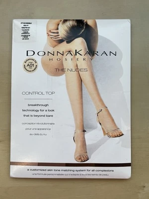 Pantimedias Donna Karan The Nudes AO1 Alto Grande Control Top 7 Denier Foto 1 de 4