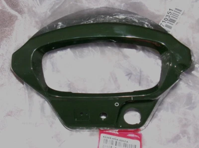 КРЫШКА ЦЕНТРАЛЬНОЙ ПРИБОРНОЙ ПАНЕЛИ HONDA RINCON TRX 650 680, ДЕРЖАТЕЛЬ КЛЮЧА ПЕРЕКЛЮЧАТЕЛЯ СПИДОМЕТРА - Изображение 1 из 4