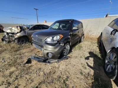 Used Air Cleaner Assembly fits: 2013 Kia Soul 2.0 Grade A - Image 1 of 4