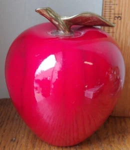 Vintage Art Glass Red Apple Paperweight 🍎 gold leaf 3.5 inches tall EXC - Picture 1 of 3