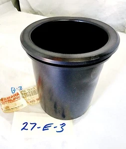 Portavasos de goma Yamaha J10-78359-00 - Imagen 1 de 2