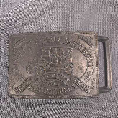 Hebilla de cinturón vintage años 80 Henry Ford Detroit Record modelo T coche tono latón metal Foto 1 de 4