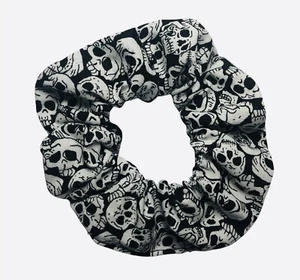 Scrunchie - Halloween Skulls - Picture 1 of 2
