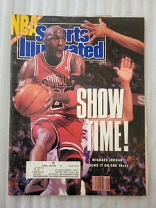 21.05.1990 Sports Illustrated Show Time! Michael Jordan Pours It On The 76ers - Bild 1 von 7