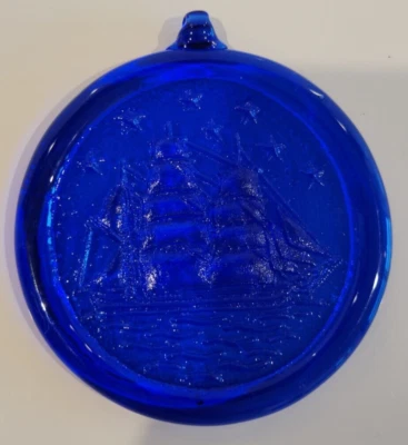 PLACA DE PAREDE REDONDA DE VIDRO AZUL COBALTO DECORAÇÃO LEVANTADA ENVIO EUA 4,25 POLEGADAS - Imagem 1 de 4