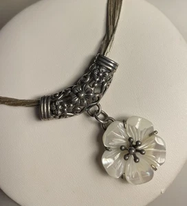 Collana vintage argento sterling argento liquido 8 fili con ciondolo fiore - Foto 1 di 7