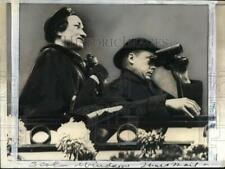 1937 Press Photo Duke & Duchess of Windsor at horse racing track in France