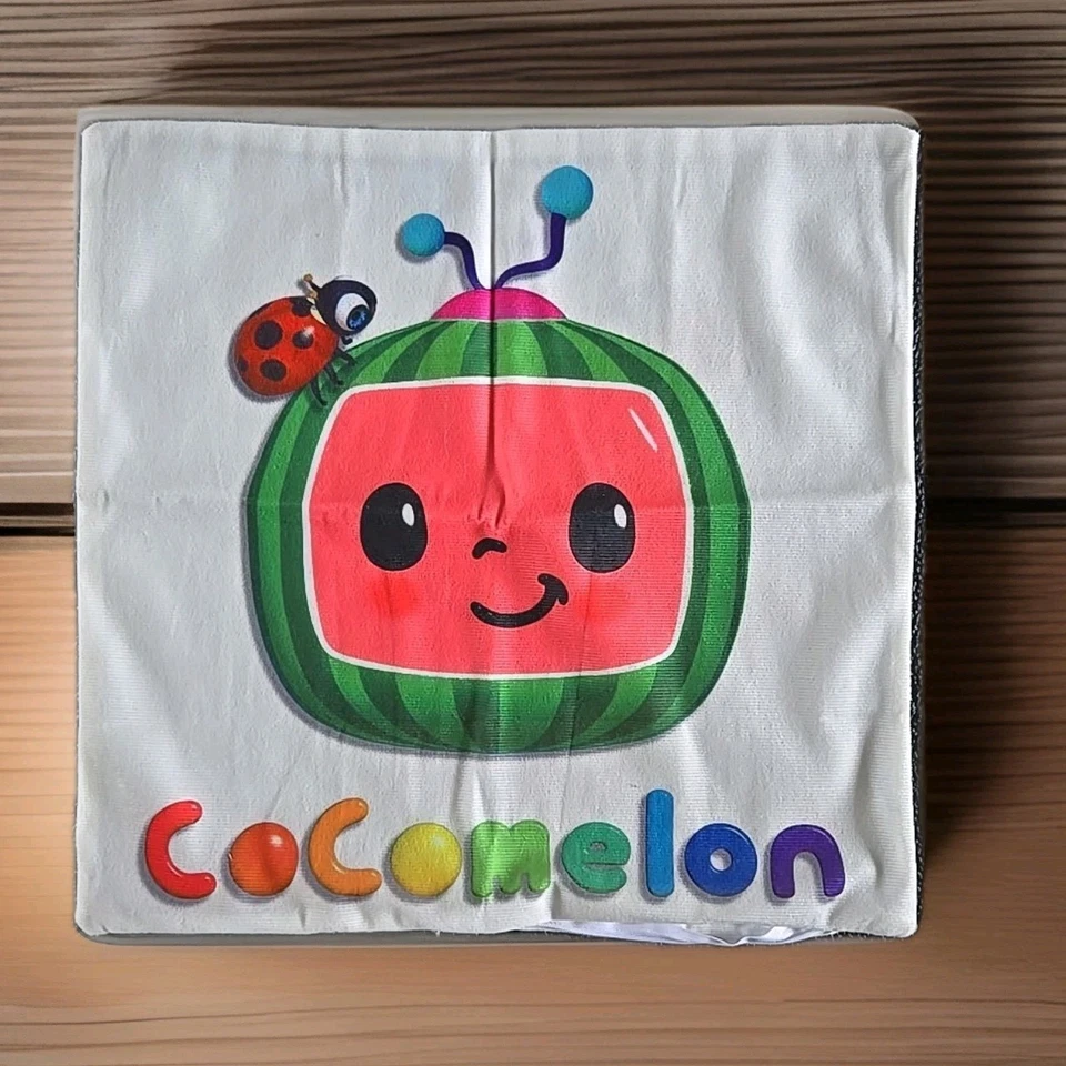 Almohada Cocomellon 14"x14" (sin relleno) Foto 1 de 1