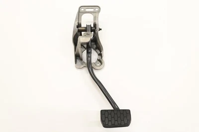2018 - 2020 LAND ROVER VELAR BRAKE FOOT STOP PEDAL W/ BRACKET OEM HK832450AD - Image 1 of 4