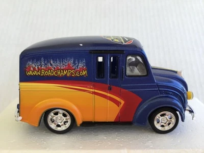 Camión Divco 1950 1:43 fundido a presión 1999 Road Champs Foto 1 de 4