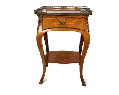 Preciosa lámpara con incrustación de marquetería gabinete de mesa madera mesa auxiliar italiana latón Ormolu  Foto 1 de 4