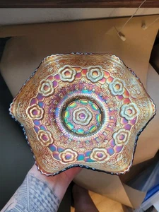 Very Pretty Amethys Fenton Carnival Glass Captive Rose Pattern Ruffled Bowl - Picture 1 of 12