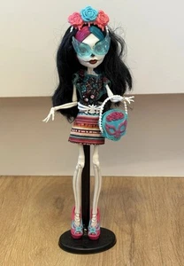 Monster High Skelita Calaveras Scaritage Doll With Glasses, Bag And Stand - Picture 1 of 17