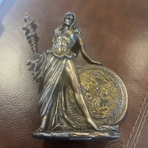 PTC 9,5 Zoll bronzefarbene Frigga Figur mit Staphylokokken und rundem Schild - Bild 1 von 7