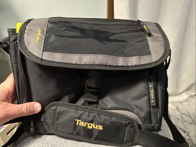 Targus City Gear Mini Messenger Bag Case for iPad, Tablet, Notebooks DVD w/Strap - Image 1 of 4