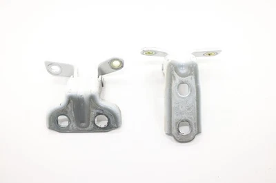 2021 - 2025 CHEVROLET TRAILBLAZER FRONT RIGHT DOOR HINGE SET OF 2 OEM WHITE_GAZ - Image 1 of 4