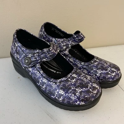 Zuecos para mujer Easy Works By Easy Street 8 M púrpura flores correa antideslizante Foto 1 de 4