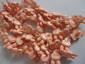 50 x Baby Rabbit Bunny Novelty Buttons Sewing Knits 17mm Peach P33 - Picture 1 of 2
