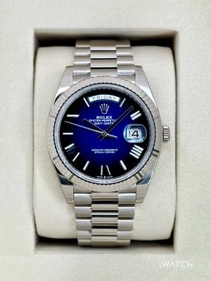 NUEVO 2025 Rolex Day-Date 40 mm 228239 Presidencial Oro Blanco Azul Esfera Ombre Foto 1 de 4