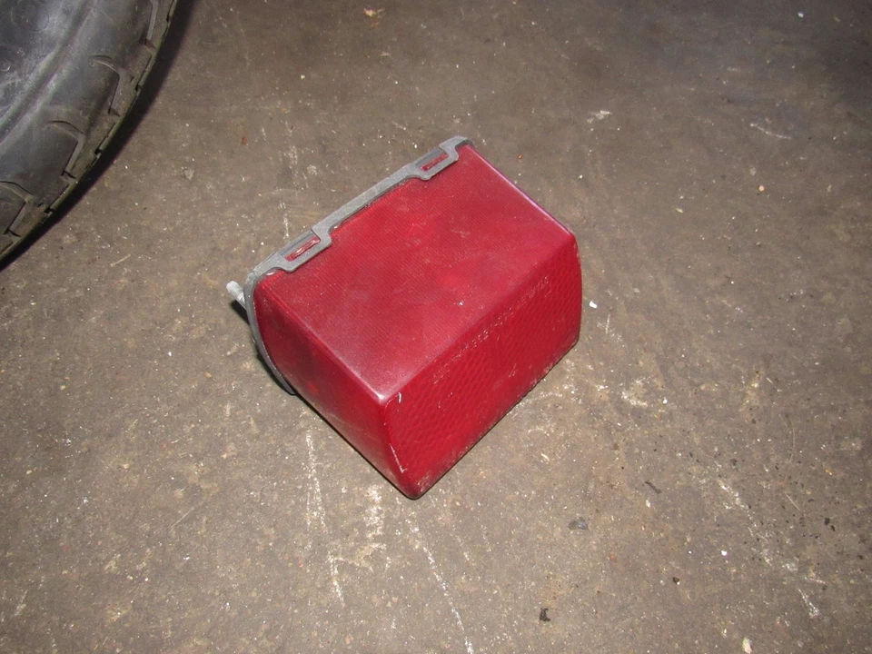 Yamaha FZR600 1989 luz trasera freno Foto 1 de 1