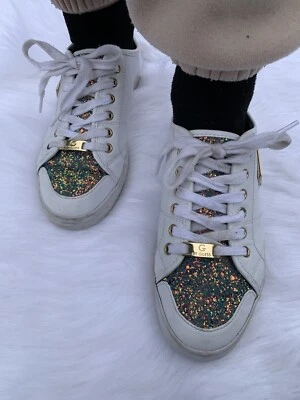 Zapato Deportivo Guess By Guess Blanco Parte Superior Baja Para Mujer Azul Lentejuelas Brillo Talla 7.5 M Foto 1 de 4