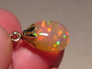 4.1 ct Welo Opal  Pendant , Solid  14 k Yellow  Gold - Picture 1 of 10