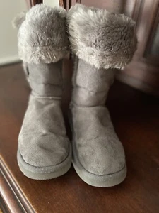 Tall Gray Suede Faux Fur Lining Women’s Size 7 M 3 Button Boots - Picture 1 of 9