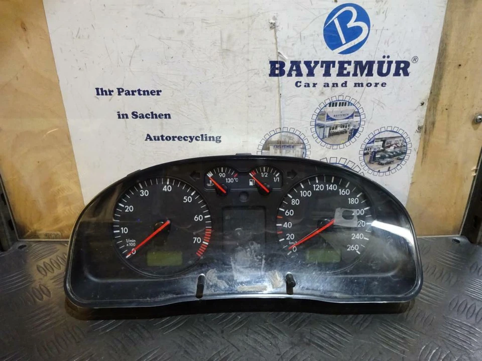 Tachometer VW PASSAT Variant (3B5) 1.6 ADP 3B1919880 - Bild 1 von 3