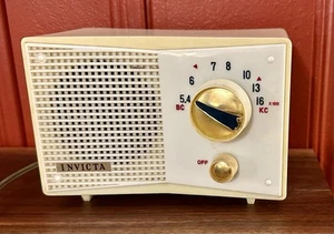 VTG 1950s Invicta Space Age Dime Store Civil Defense AM Radio Vacuum Tube Japan - Picture 1 of 9